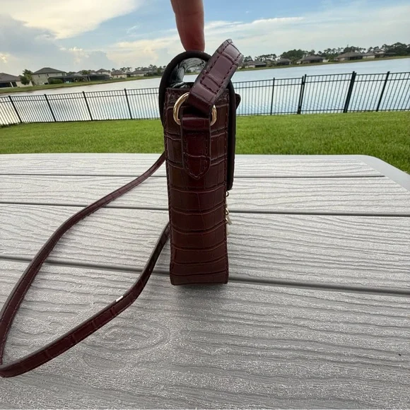 DKNY Rasberry "Cleo NS Phone" embossed Charm Clasp Small crossbody purse - Picture 3 of 14